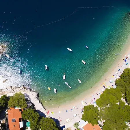 With A Parking Space Brela, Makarska - 17281 Гостевой дом Брела